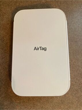 NEW Apple AirTags - Package of 4